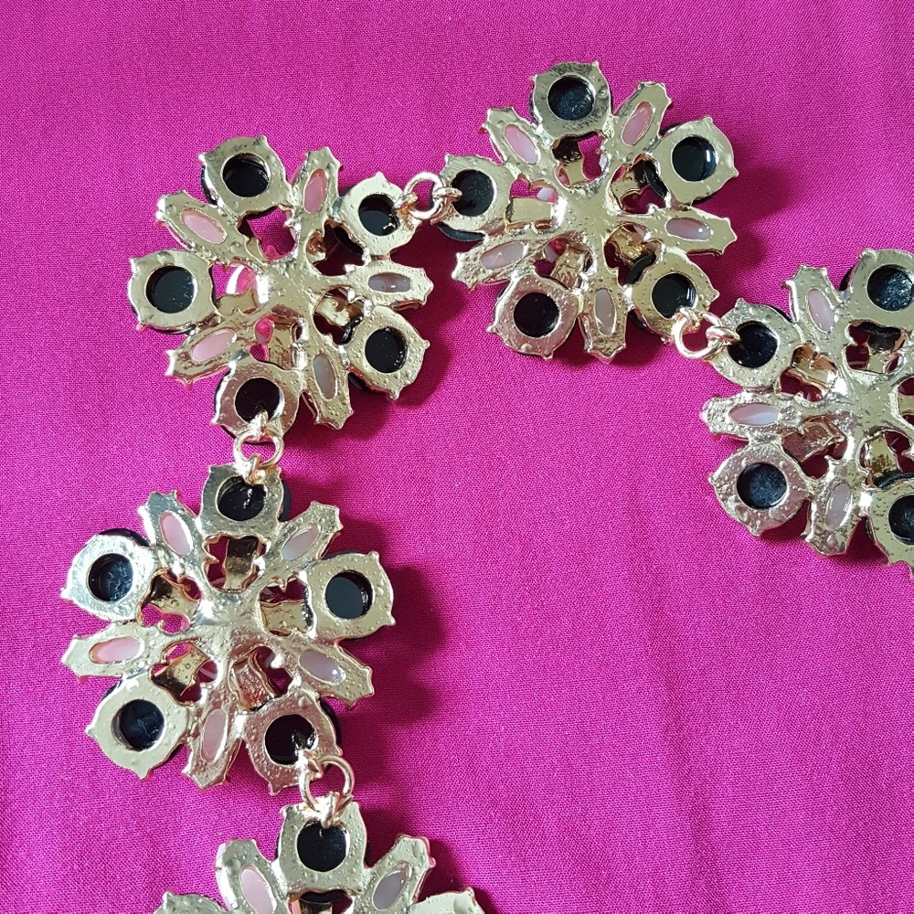 HP❤️ Black floral statement necklace NEW - Picture 4 of 5